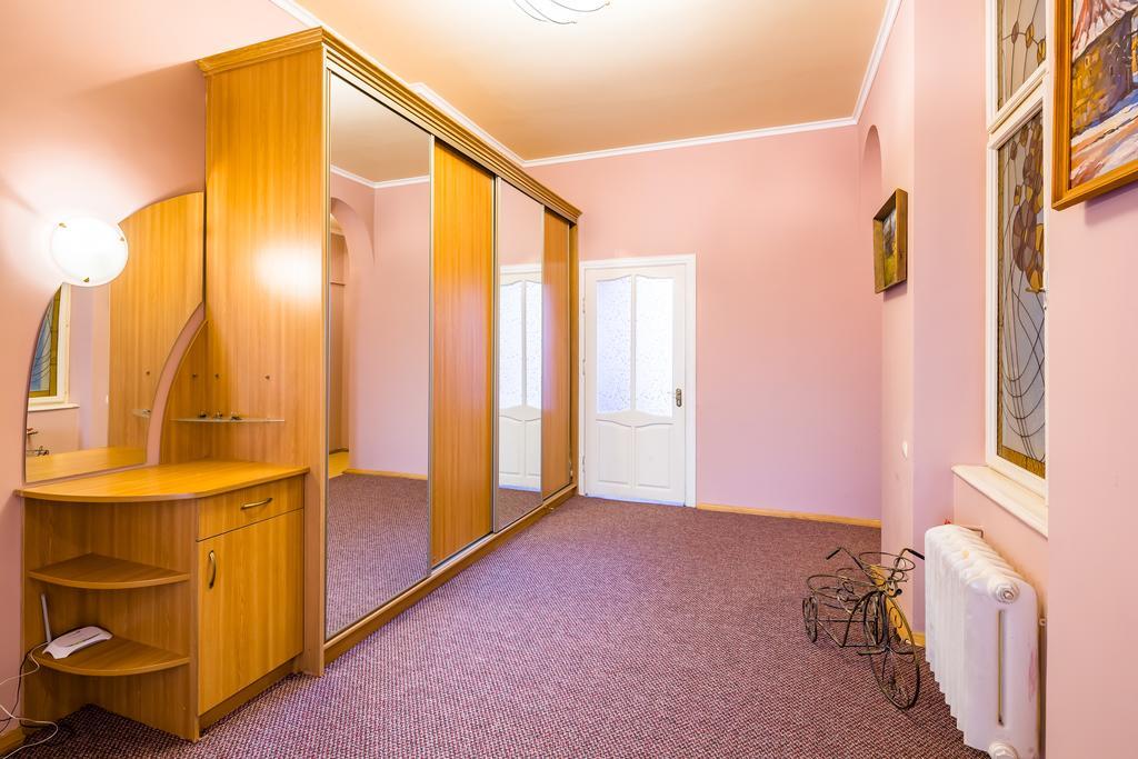 Apartments On Valova 9 Lviv Exterior photo