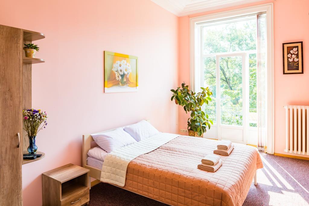 Apartments On Valova 9 Lviv Exterior photo
